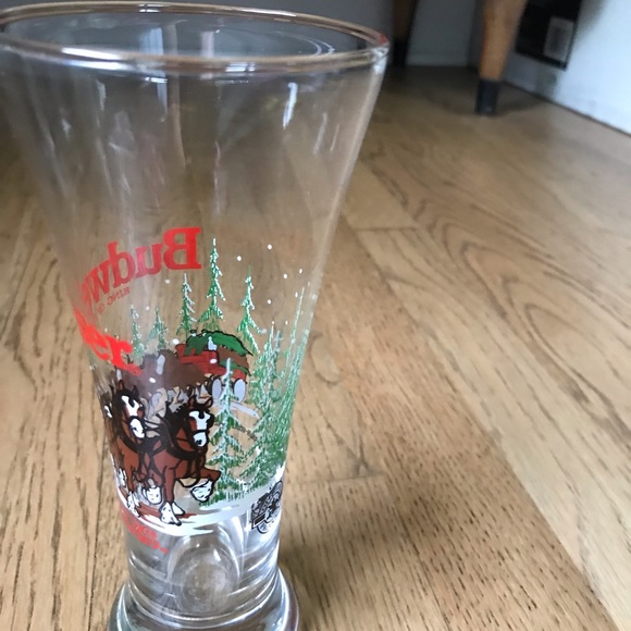 Vintage Budweiser Clydesdales winter scene beer glass in like new condition - Picture 3 of 7